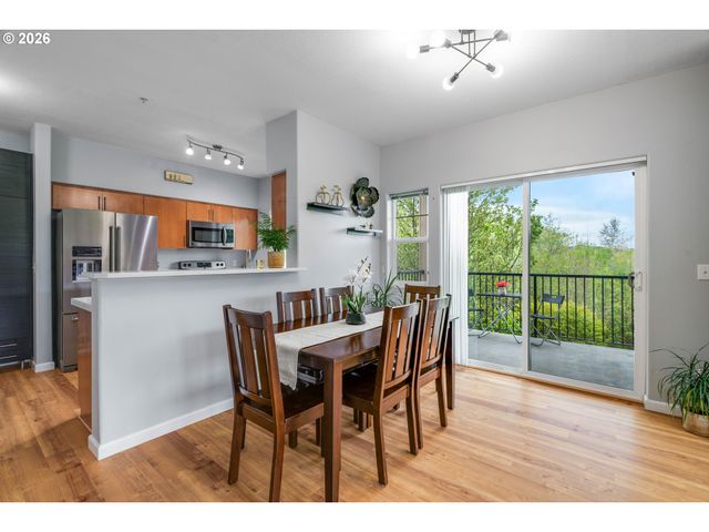 10834 Ne HOLLY St 204, Hillsboro, OR 97006