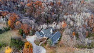 1560 Bluff Creek Drive, Chanhassen, MN 55318
