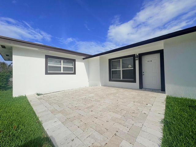 1319 Crest Drive, Lake Worth Beach, FL 33461