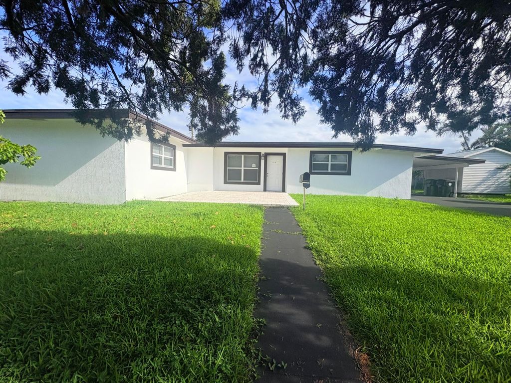 1319 Crest Drive, Lake Worth Beach, FL 33461
