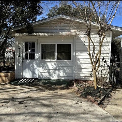 1117 Standish, Floresville, TX 78114