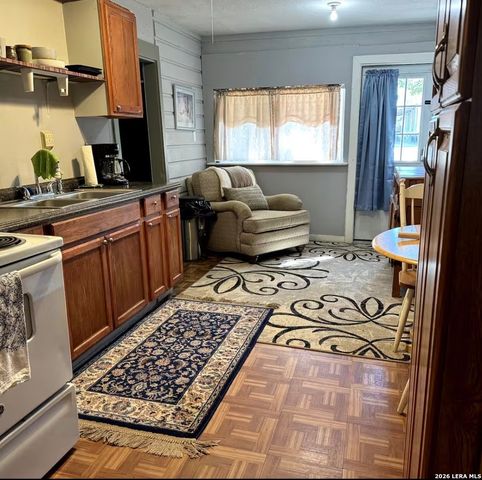 1117 Standish, Floresville, TX 78114