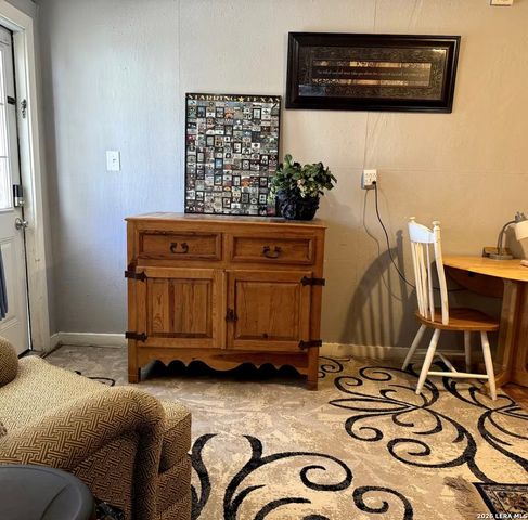 1117 Standish, Floresville, TX 78114