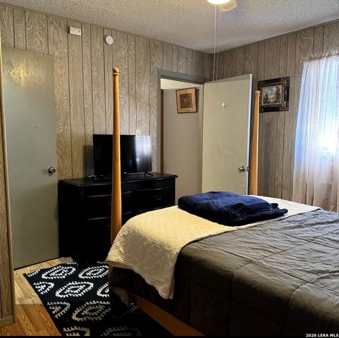 1117 Standish, Floresville, TX 78114