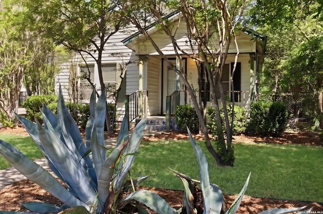 1117 Standish, Floresville, TX 78114
