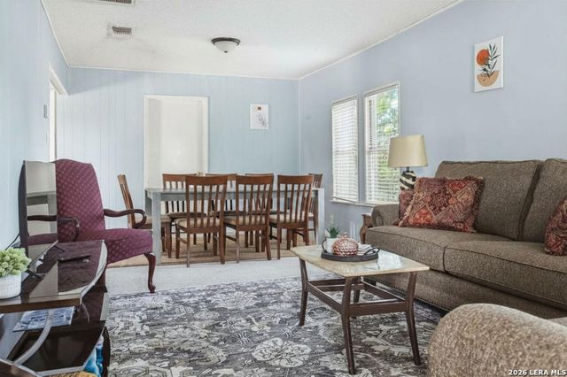 1117 Standish, Floresville, TX 78114