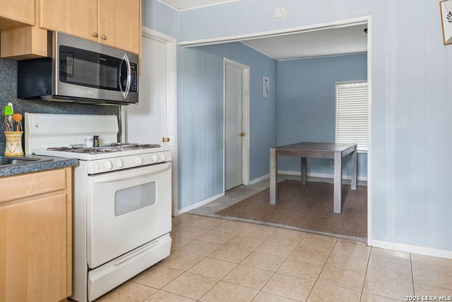 1117 Standish, Floresville, TX 78114