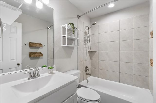 787 Dogberry Court, Conroe, TX 77304