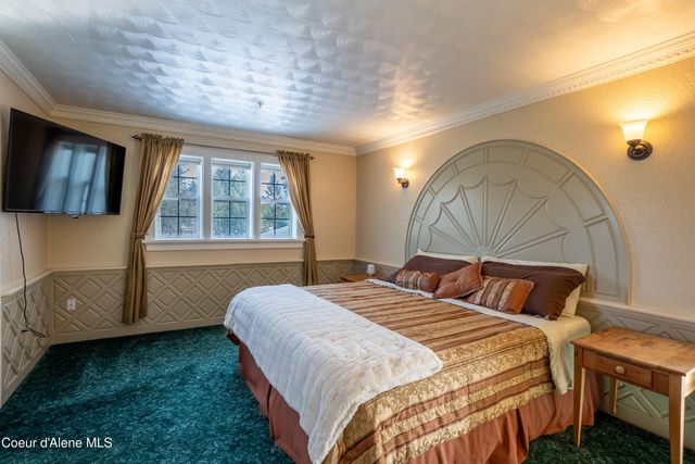 222 Nighthawk Rd, Bonners Ferry, ID 83805