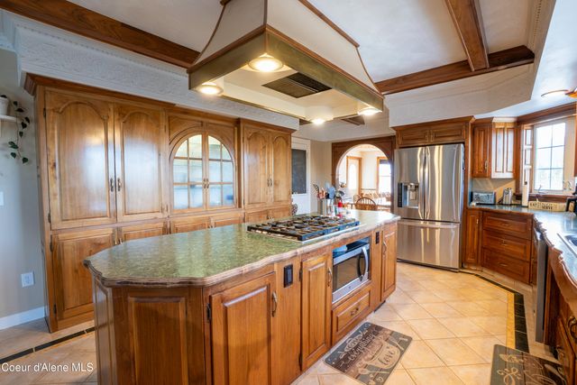 222 Nighthawk Rd, Bonners Ferry, ID 83805