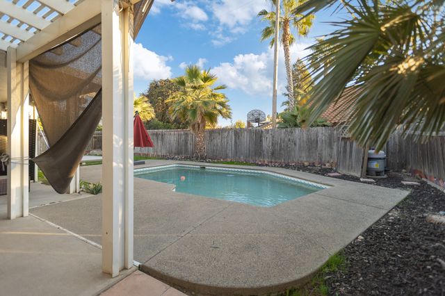 1843 Monache Avenue, Porterville, CA 93257