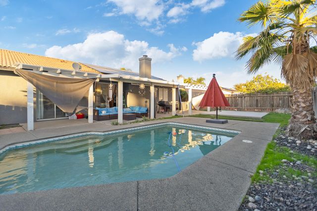 1843 Monache Avenue, Porterville, CA 93257