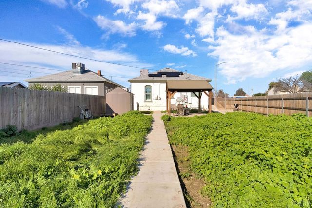 3 C Street, Lemoore, CA 93245