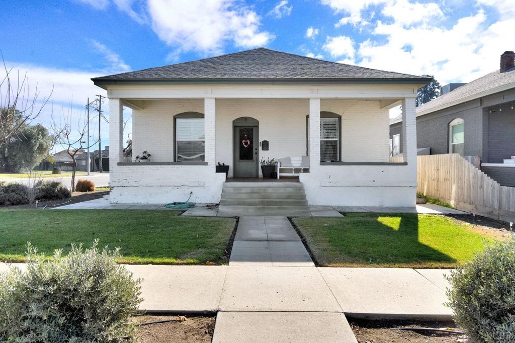3 C Street, Lemoore, CA 93245