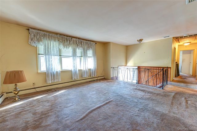 211 Matthews Road, Oakdale, NY 11769