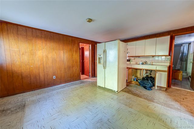 211 Matthews Road, Oakdale, NY 11769