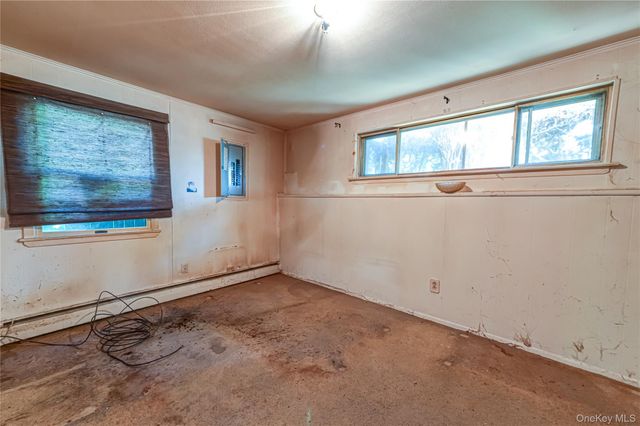 211 Matthews Road, Oakdale, NY 11769