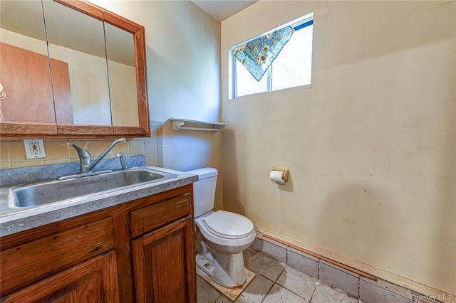 211 Matthews Road, Oakdale, NY 11769