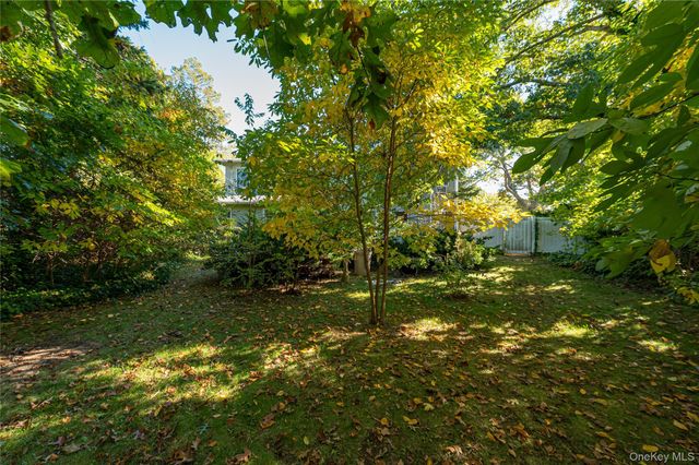 211 Matthews Road, Oakdale, NY 11769