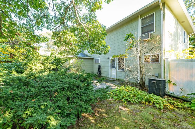211 Matthews Road, Oakdale, NY 11769