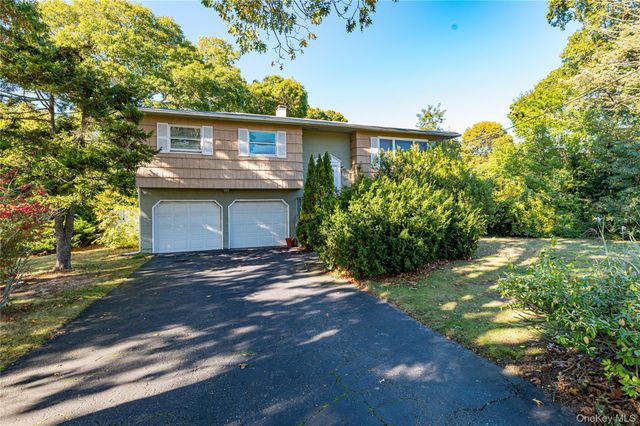211 Matthews Road, Oakdale, NY 11769