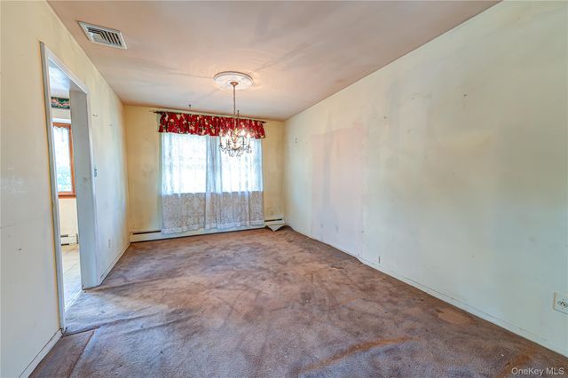 211 Matthews Road, Oakdale, NY 11769