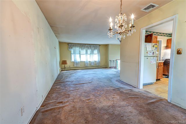 211 Matthews Road, Oakdale, NY 11769