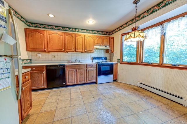 211 Matthews Road, Oakdale, NY 11769