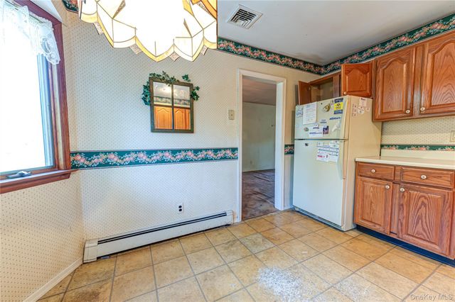 211 Matthews Road, Oakdale, NY 11769
