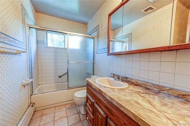 211 Matthews Road, Oakdale, NY 11769