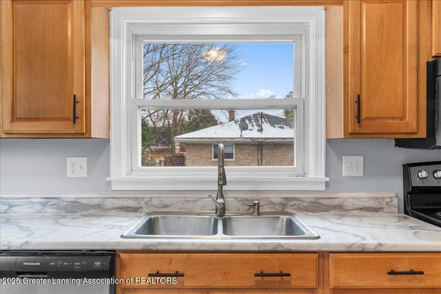 2058 Park Lane, Holt, MI 48842