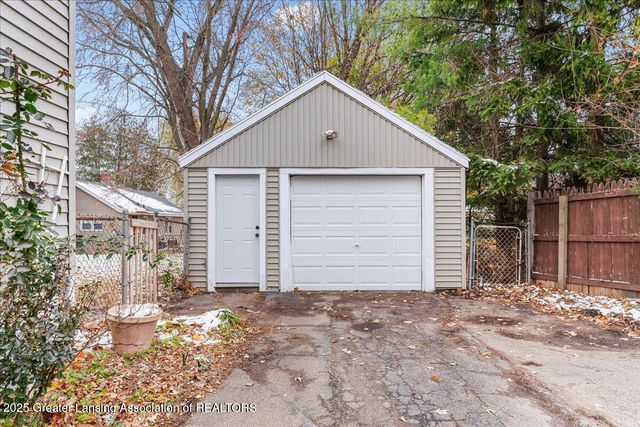 2058 Park Lane, Holt, MI 48842