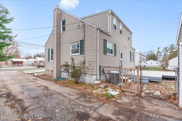 2058 Park Lane, Holt, MI 48842