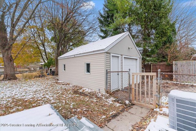 2058 Park Lane, Holt, MI 48842