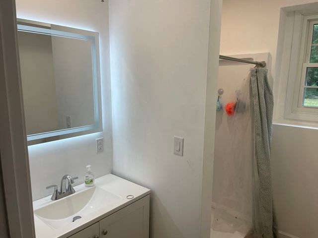 4 Indian Meadow Rd, Middleboro, MA 02346