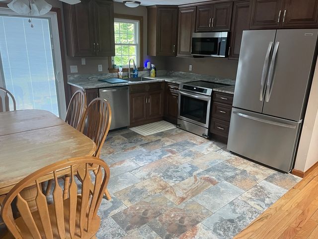 4 Indian Meadow Rd, Middleboro, MA 02346