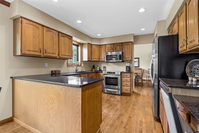 3120 Falcon Drive NE, Cedar Rapids, IA 52402