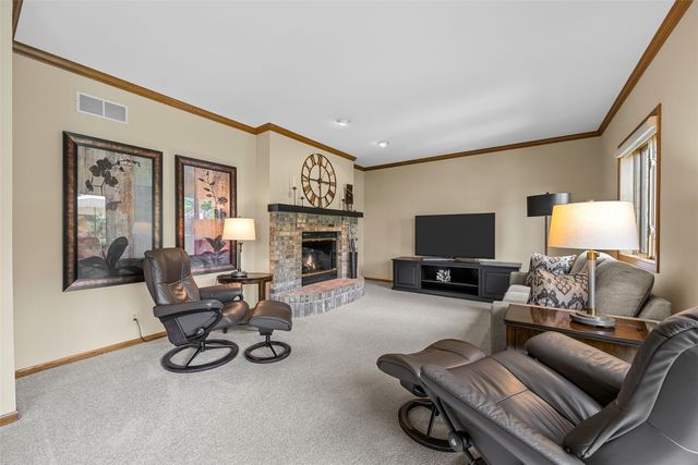 3120 Falcon Drive NE, Cedar Rapids, IA 52402