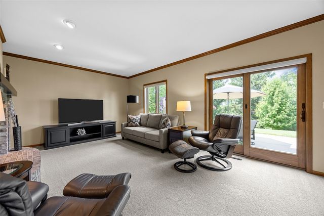 3120 Falcon Drive NE, Cedar Rapids, IA 52402