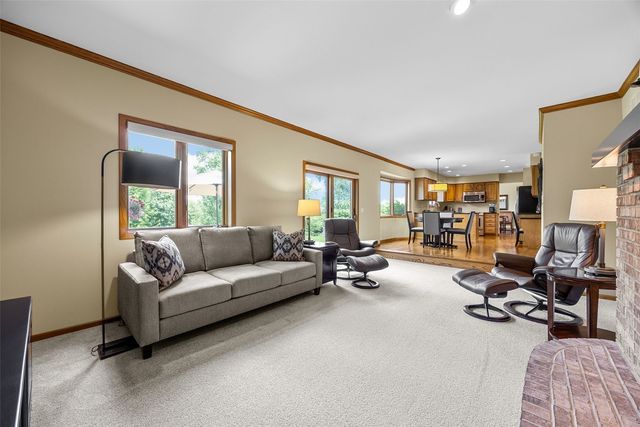 3120 Falcon Drive NE, Cedar Rapids, IA 52402