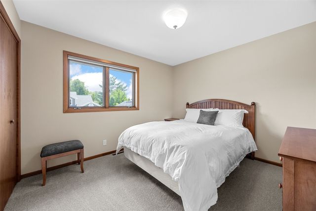 3120 Falcon Drive NE, Cedar Rapids, IA 52402