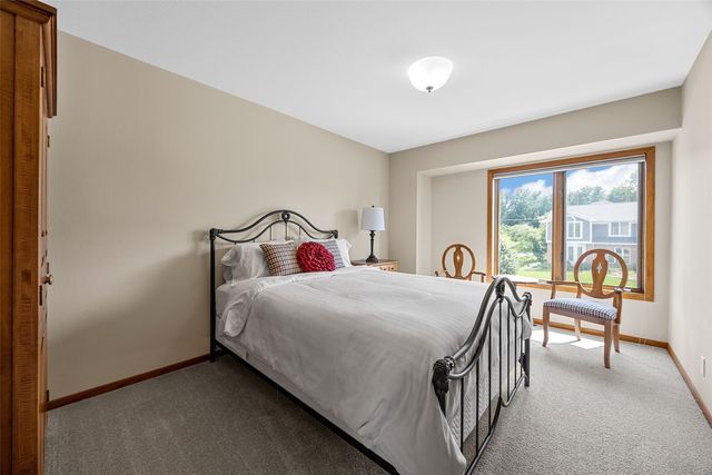 3120 Falcon Drive NE, Cedar Rapids, IA 52402