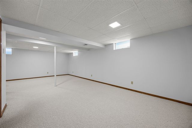 3120 Falcon Drive NE, Cedar Rapids, IA 52402