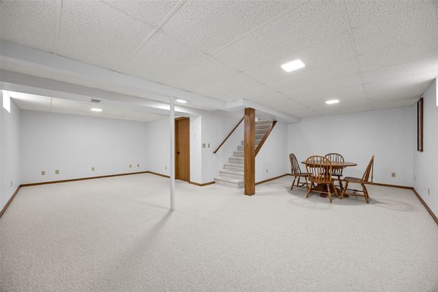 3120 Falcon Drive NE, Cedar Rapids, IA 52402