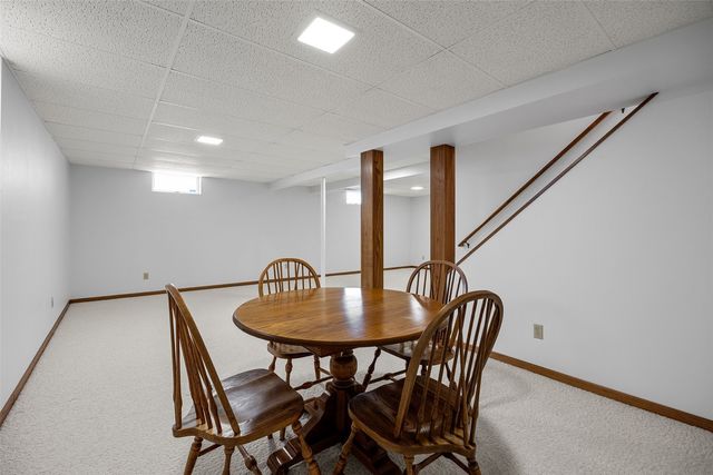 3120 Falcon Drive NE, Cedar Rapids, IA 52402