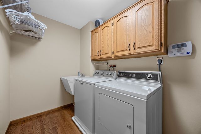 3120 Falcon Drive NE, Cedar Rapids, IA 52402