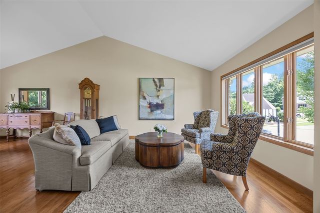 3120 Falcon Drive NE, Cedar Rapids, IA 52402
