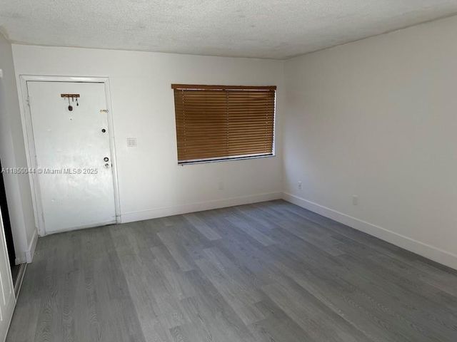 8625 NW 8th St 407, Miami, FL 33126