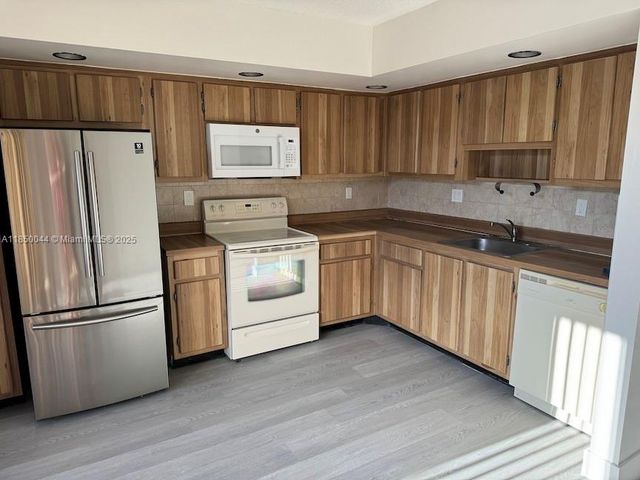 8625 NW 8th St 407, Miami, FL 33126