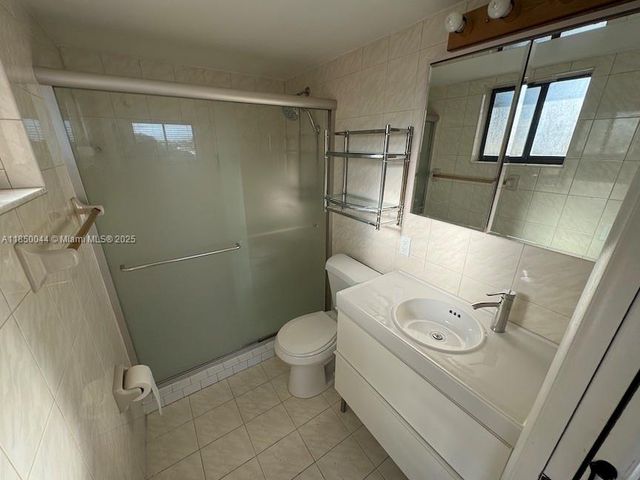 8625 NW 8th St 407, Miami, FL 33126